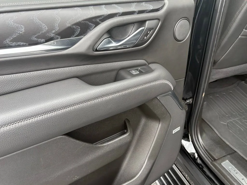 Used 2021 ONYX BLACK GMC Denali image 17