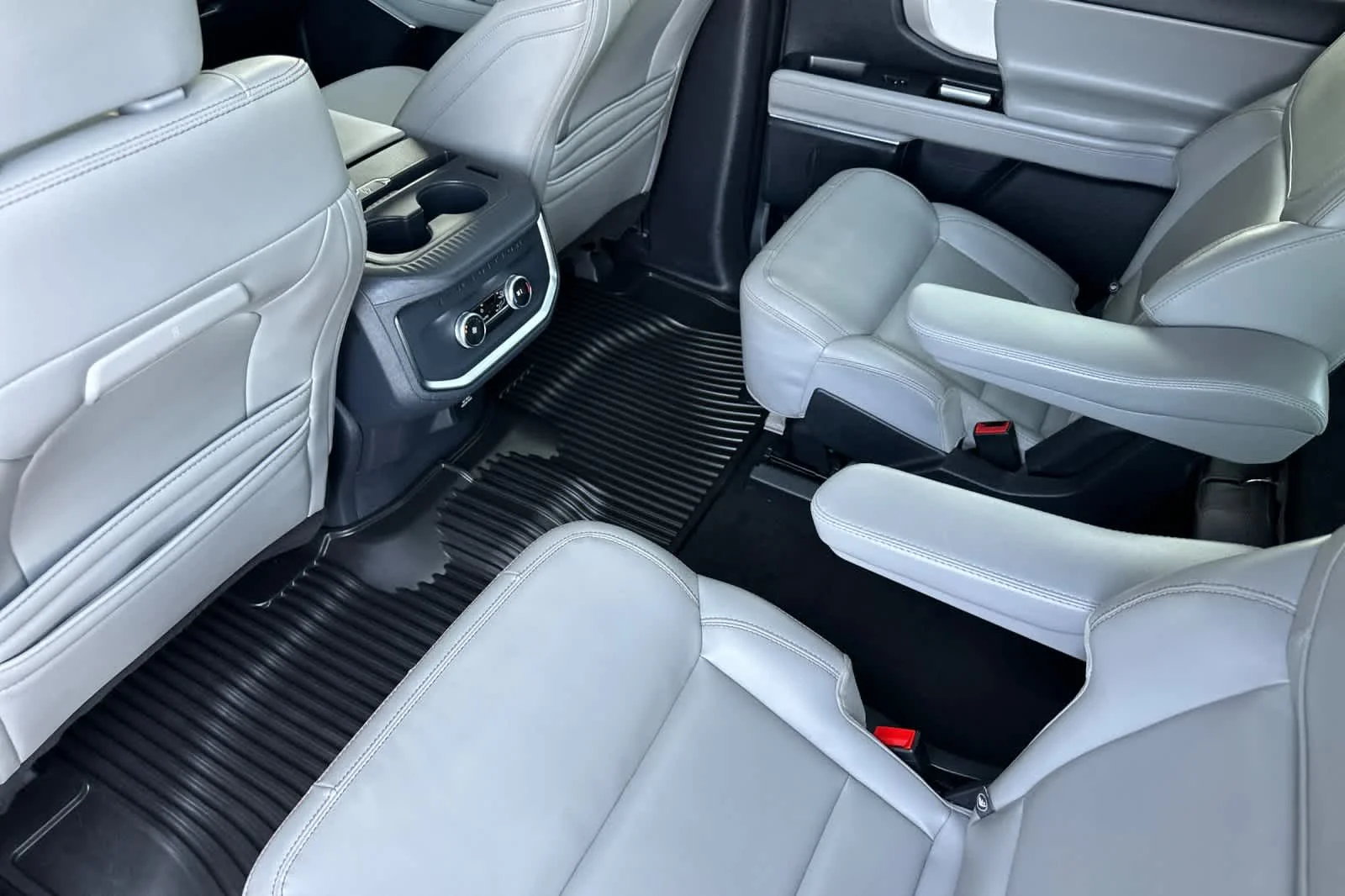 Certified Used 2025 Star White Ford Active image 4