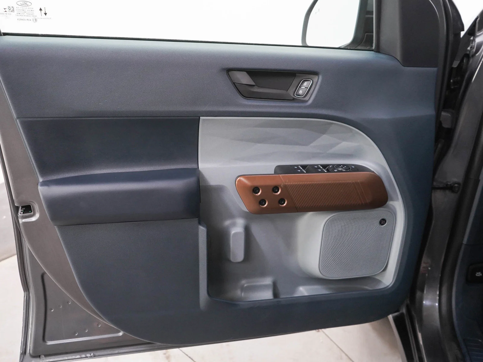 Used 2022 Gray Metallic Ford Lariat image 21
