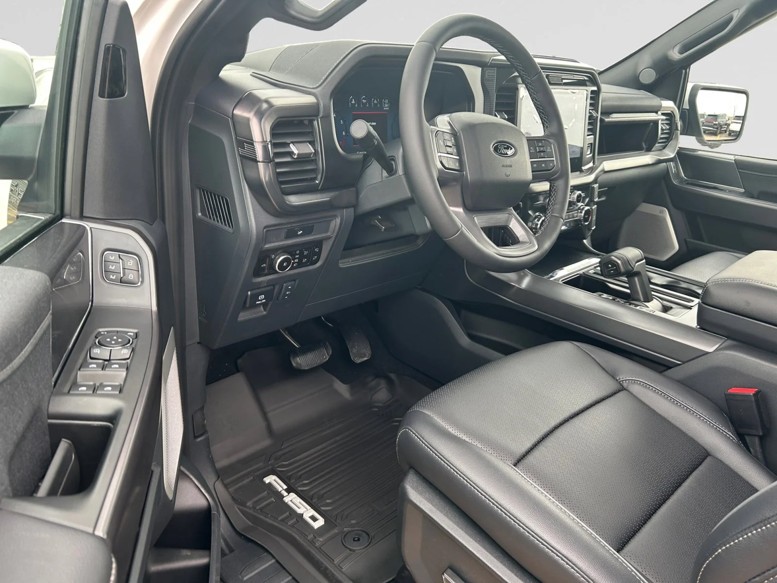 New 2026 Star White Metallic Tri-Coat Ford Lariat image 13