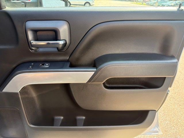Used 2018 Silver Ice Metallic Chevrolet LT image 17