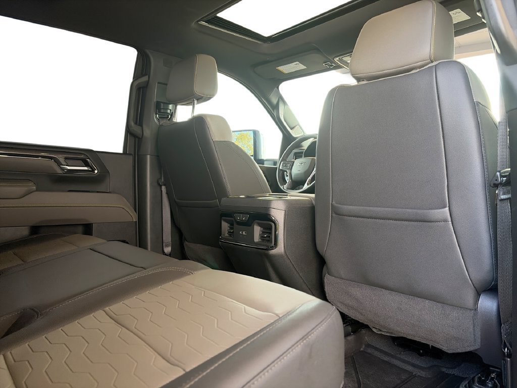 2024 Chevrolet Silverado 2500HD ZR2 - Photo 28