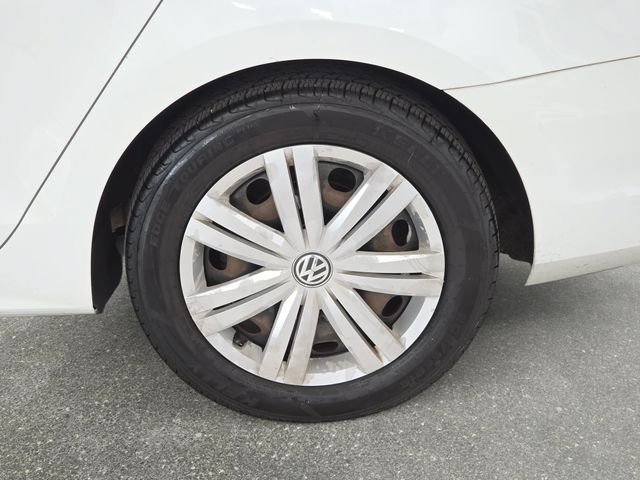Used 2017 White Volkswagen 1.4T S image 32