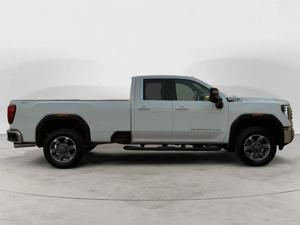 Used 2025 White GMC SLE image 4