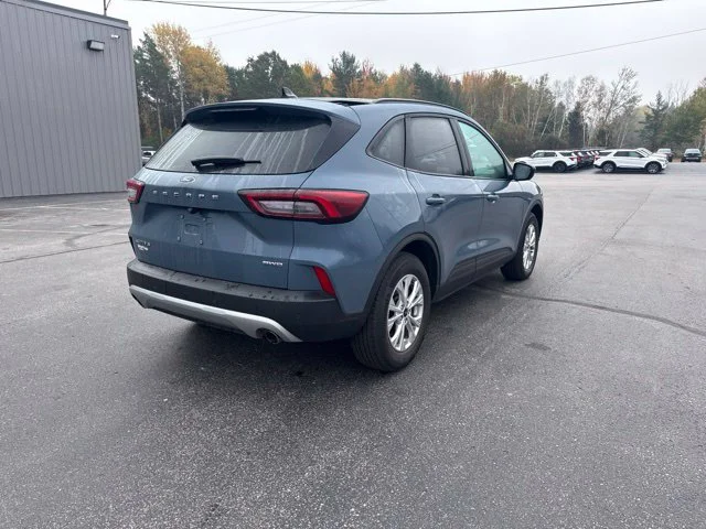 Used 2025 Vapor Blue Ford Active image 6