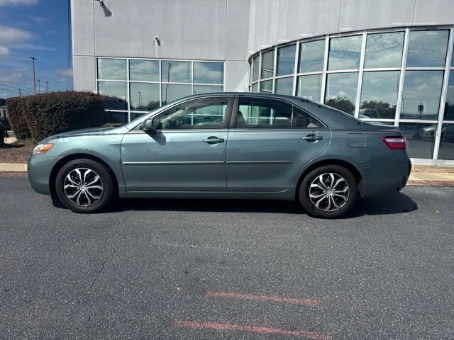 Used 2009 Green Toyota LE image 11