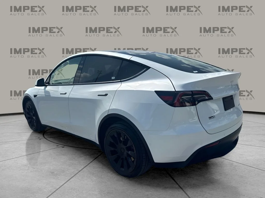 Used 2022 White Tesla Long Range image 3