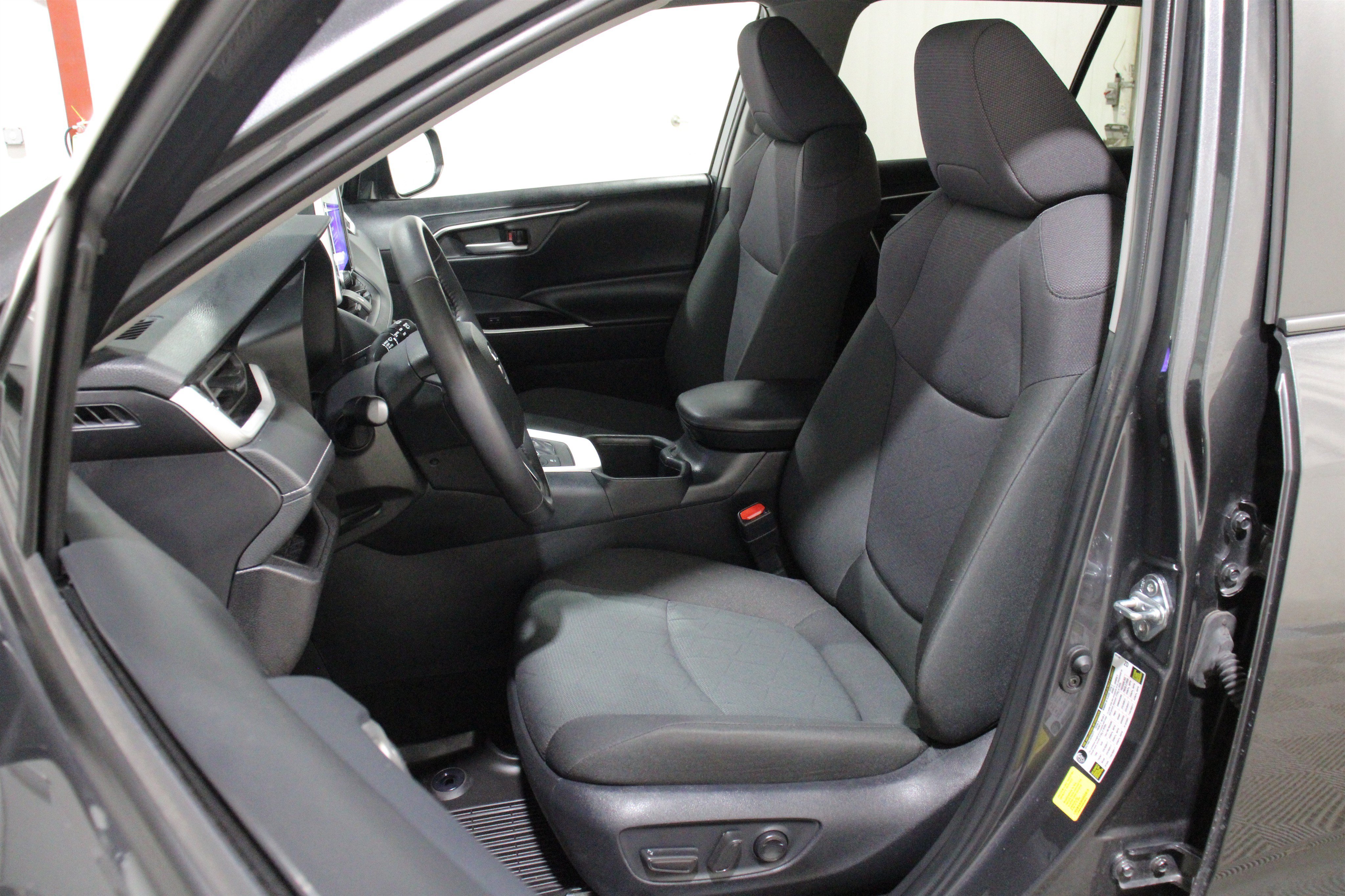 Used 2025 Magnetic Gray Metallic Toyota Hybrid XLE image 5