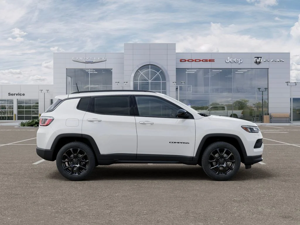New 2026 Bright White Clearcoat Jeep Latitude image 22