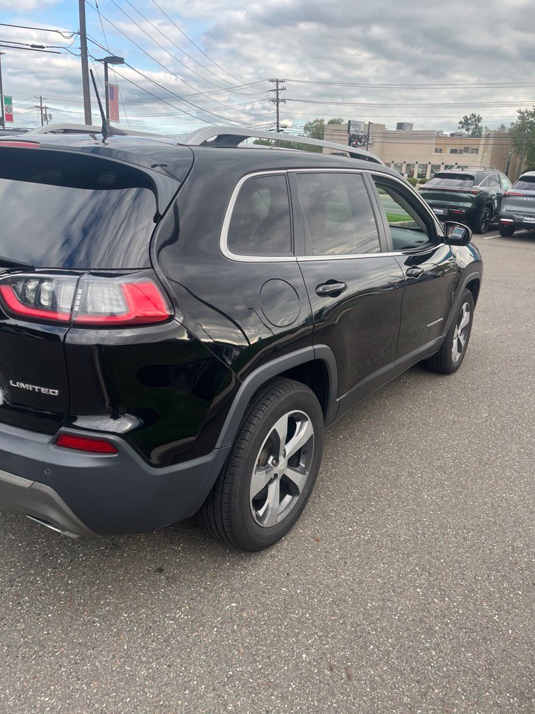 Used 2019 Diamond Black Crystal Pearlcoat Jeep Limited image 2