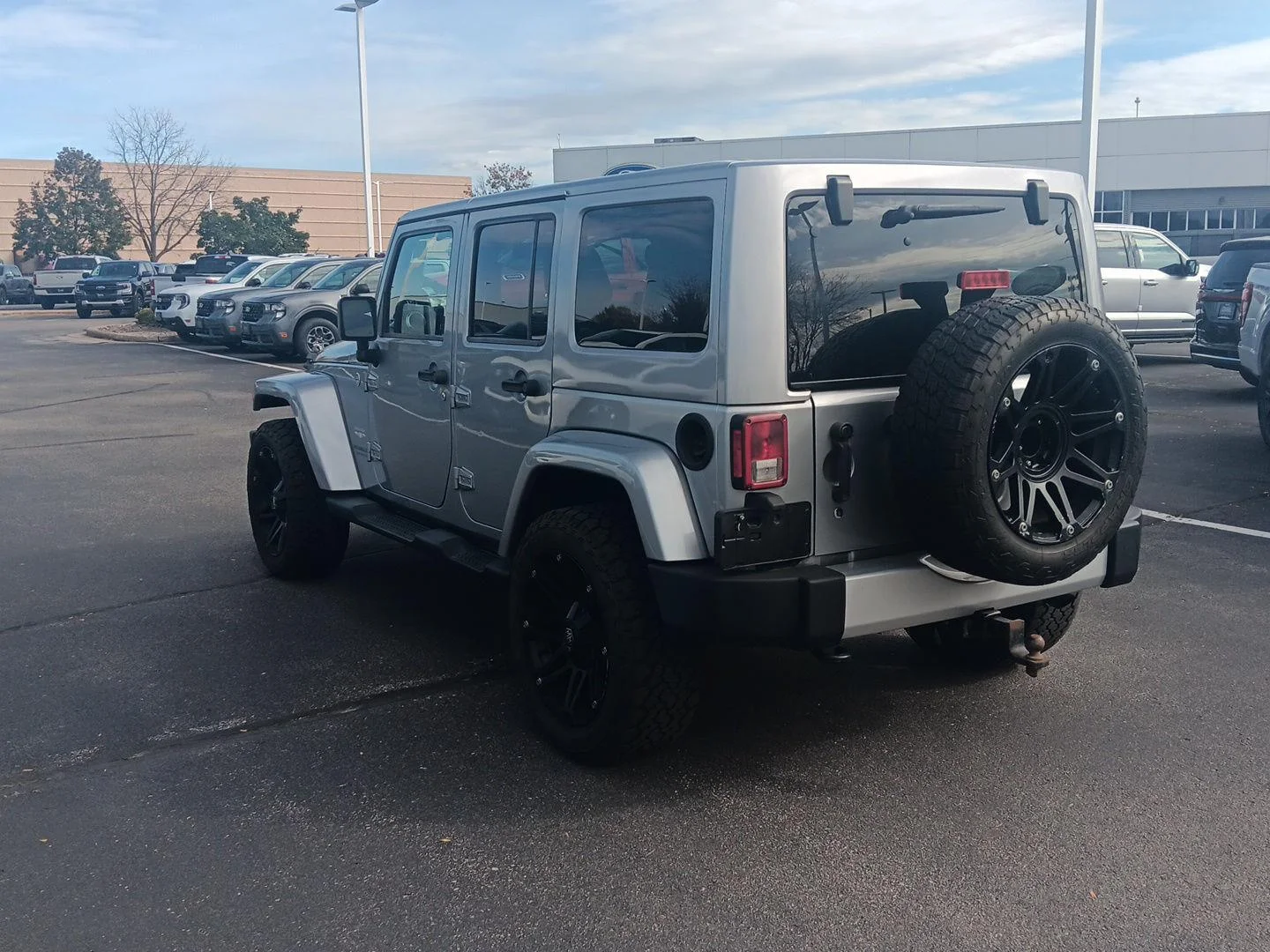 Used 2014 Billet Metallic Clearcoat Jeep Sahara image 7