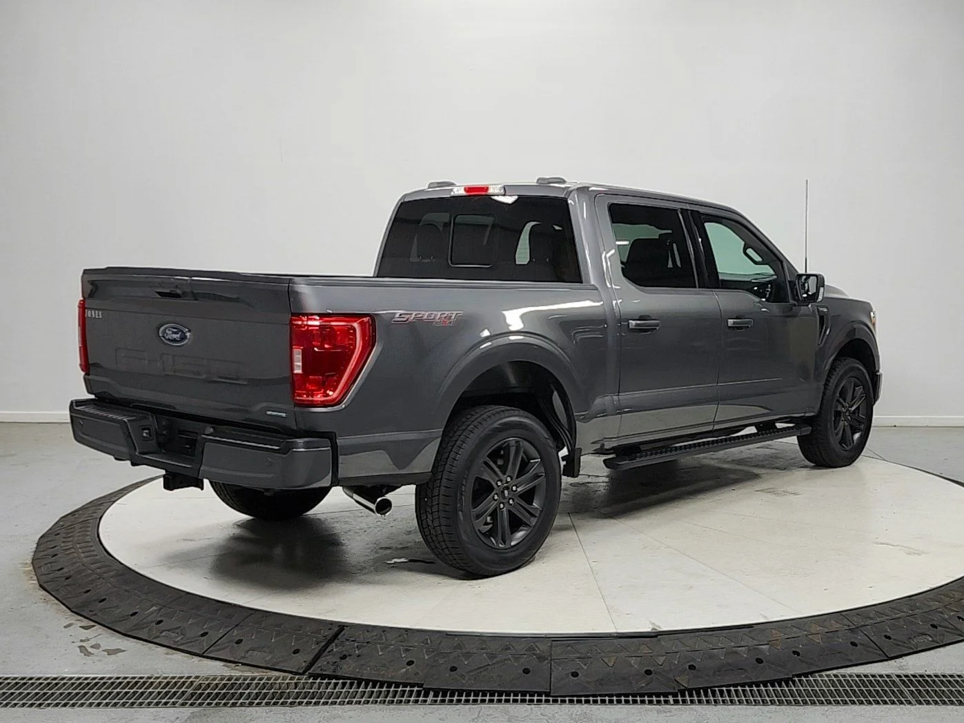 Used 2023 Gray Metallic Ford XLT image 7