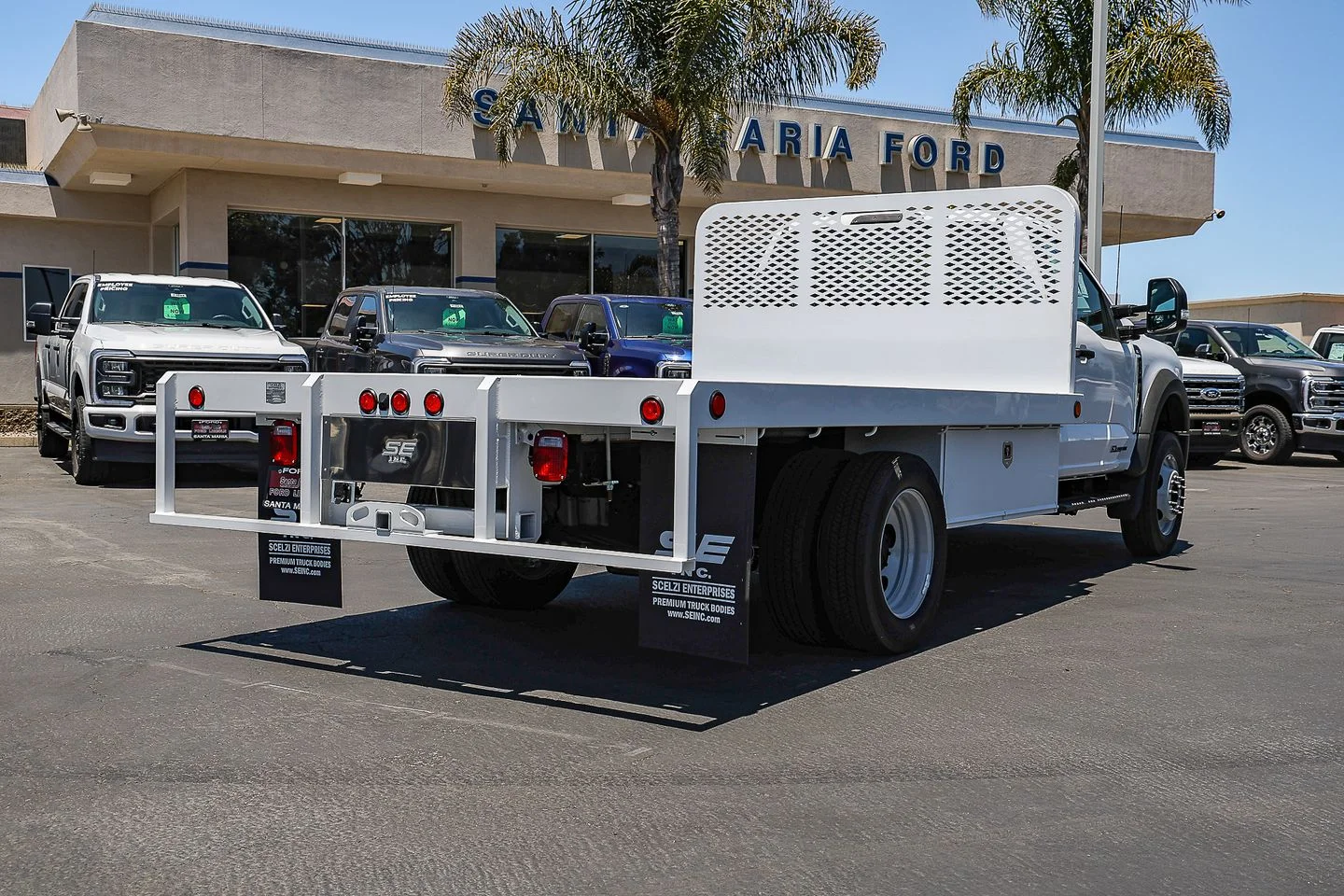 New 2026 Oxford White Ford F-550® XL image 4