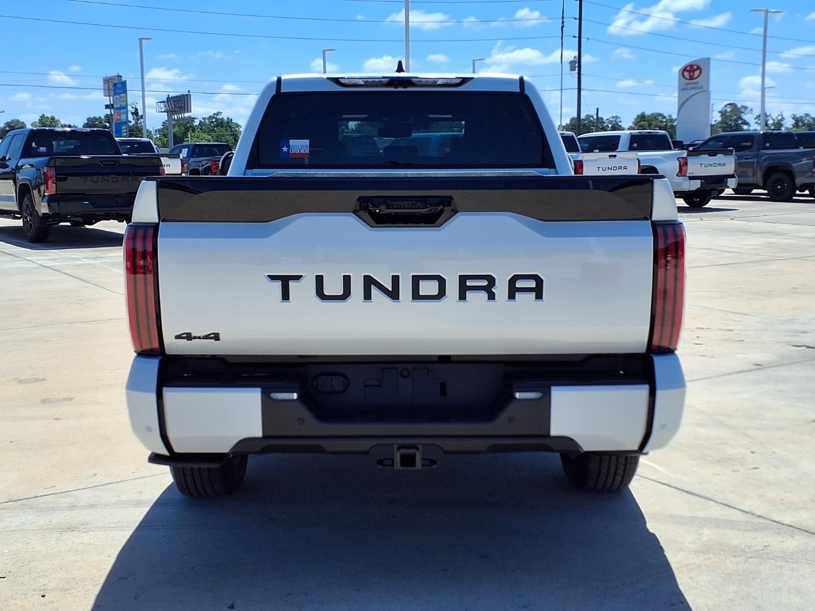 New 2026 Wind Chill Pearl <sup>1</sup> Toyota  Platinum image 5