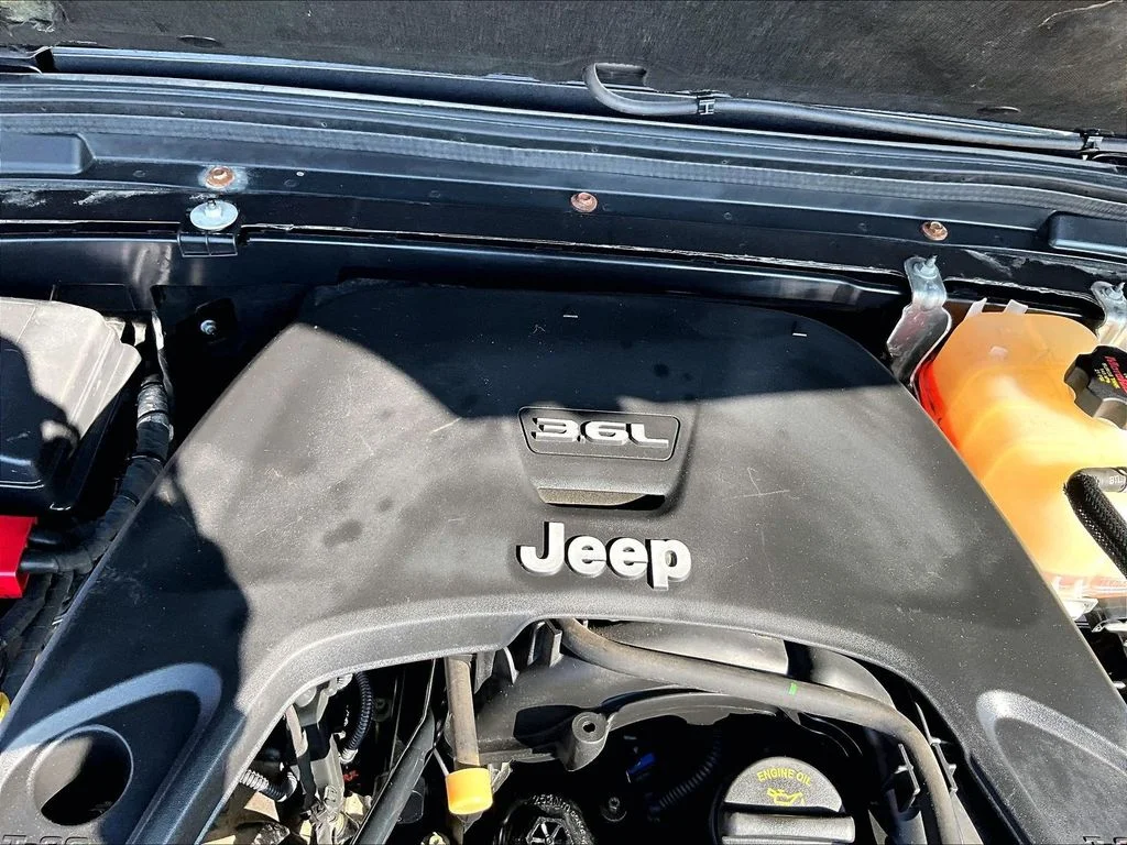 Used 2019 Gray Jeep Unlimited Sahara image 35