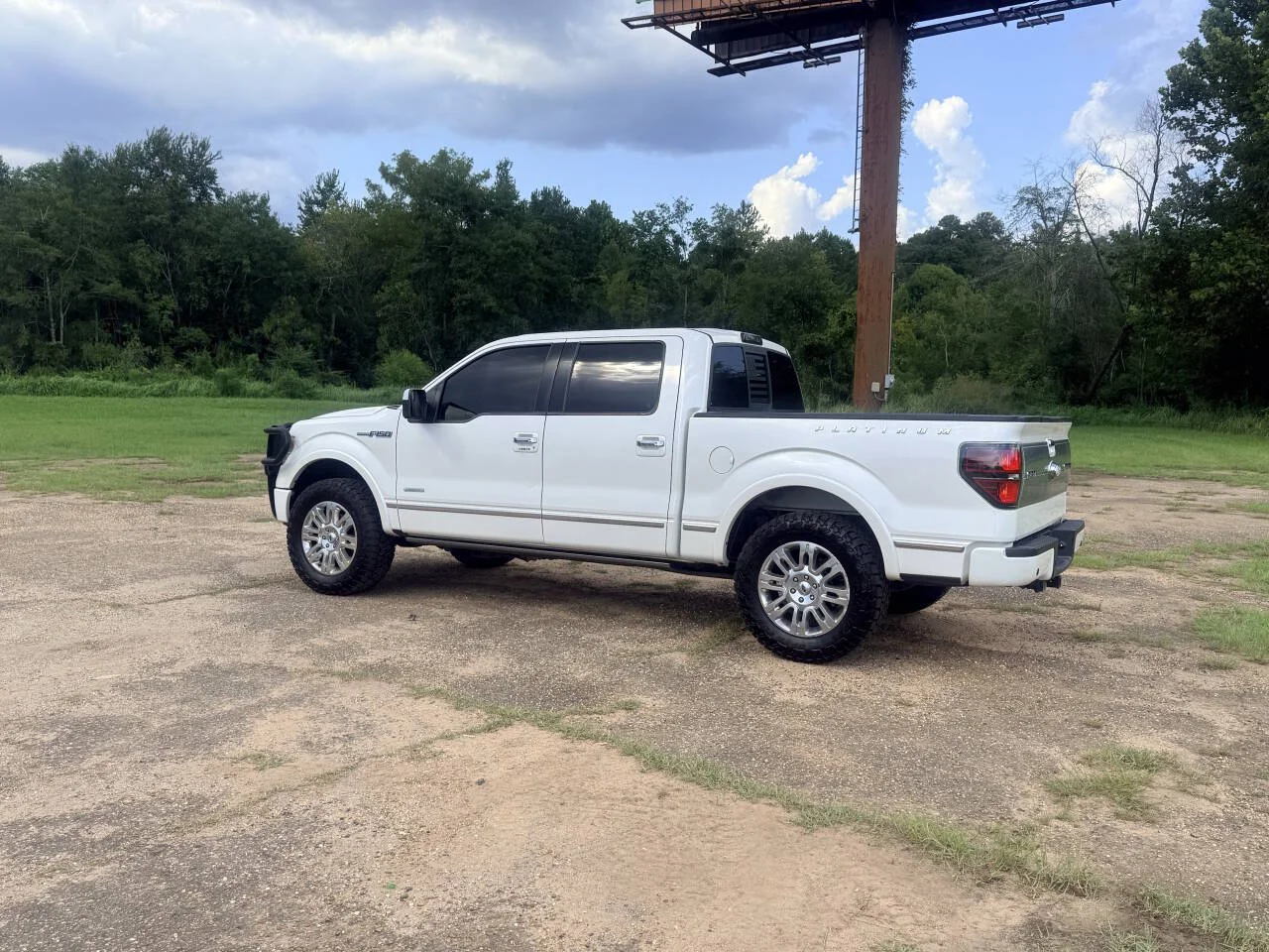 Used 2014 White Ford Platinum 4x4 4dr SuperCrew Styleside 5.5 ft. SB image 3