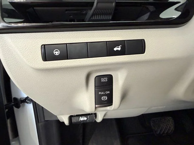 Used 2026 White Nissan SL image 19