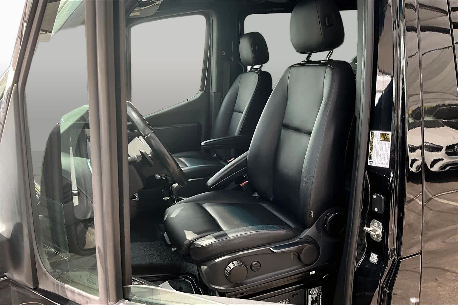 Used 2023 Obsidian Black Metallic Mercedes-Benz  image 8