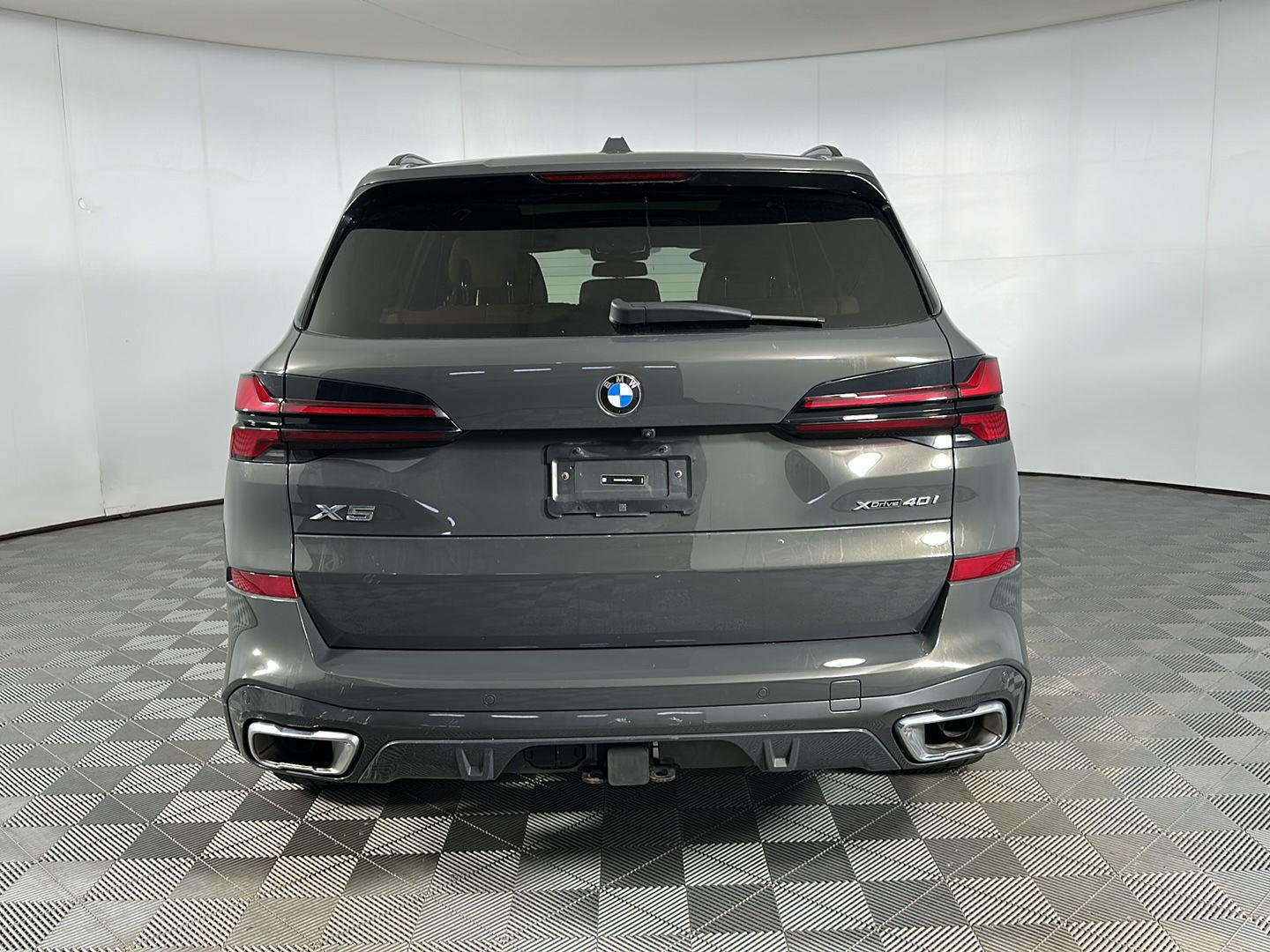 Used 2024 Dravit Grey Metallic BMW xDrive40i image 23