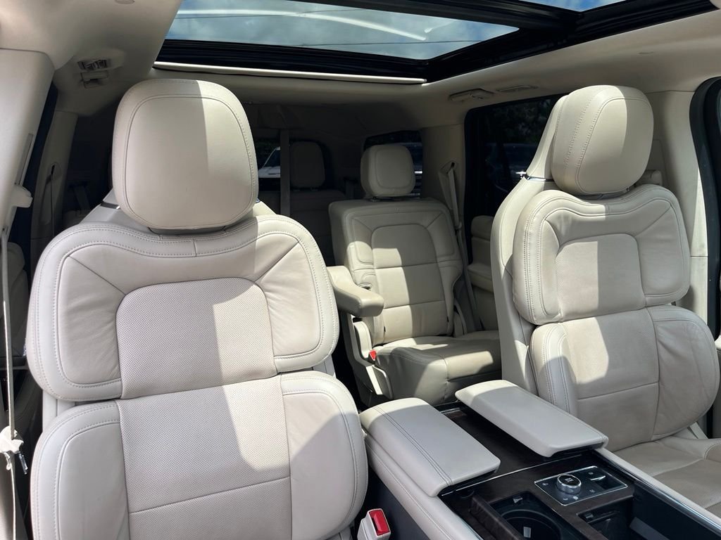 Used 2020 White Lincoln Reserve image 42