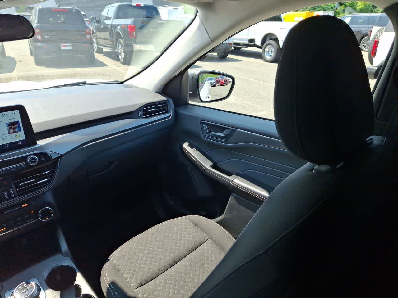 Used 2025 Oxford White Clearcoat Ford Active image 11