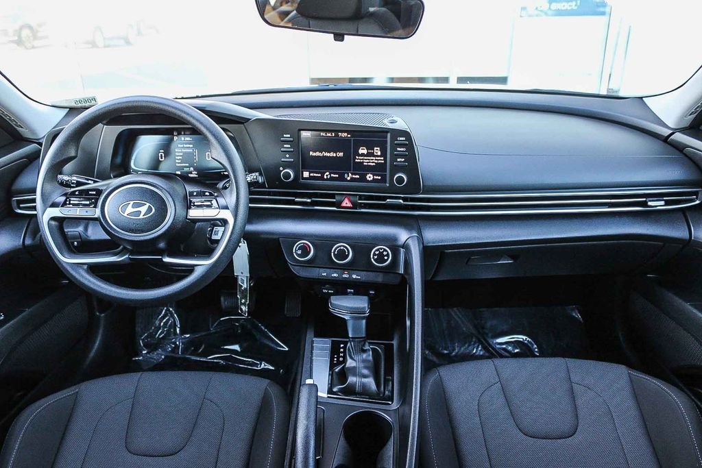 Certified Used 2025 White Hyundai SE image 14