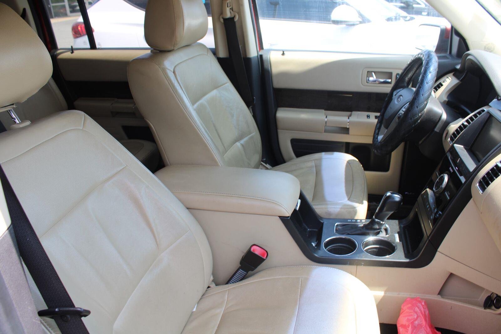 Used 2014 Ruby Red Metallic Tinted Clearcoat Ford Limited image 3