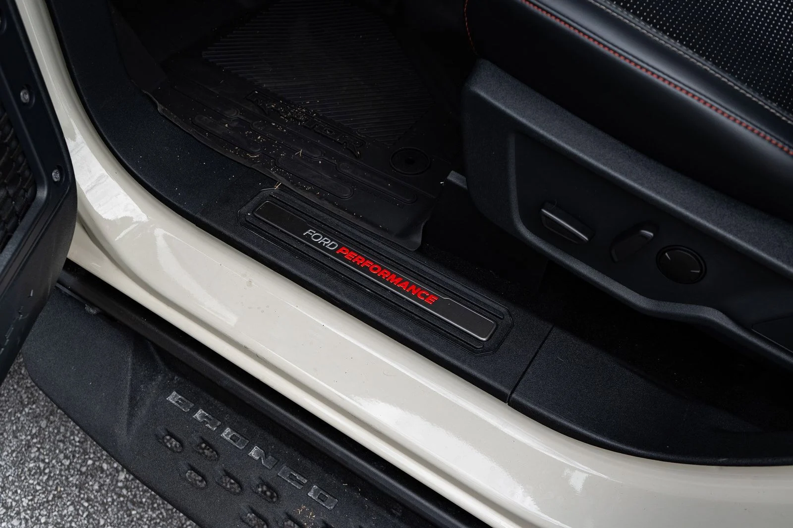 Used 2025 Desert Sand Ford Raptor image 35