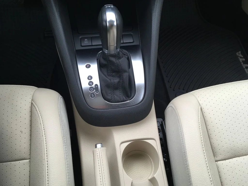 Used 2013  Volkswagen 2.0L TDI image 17