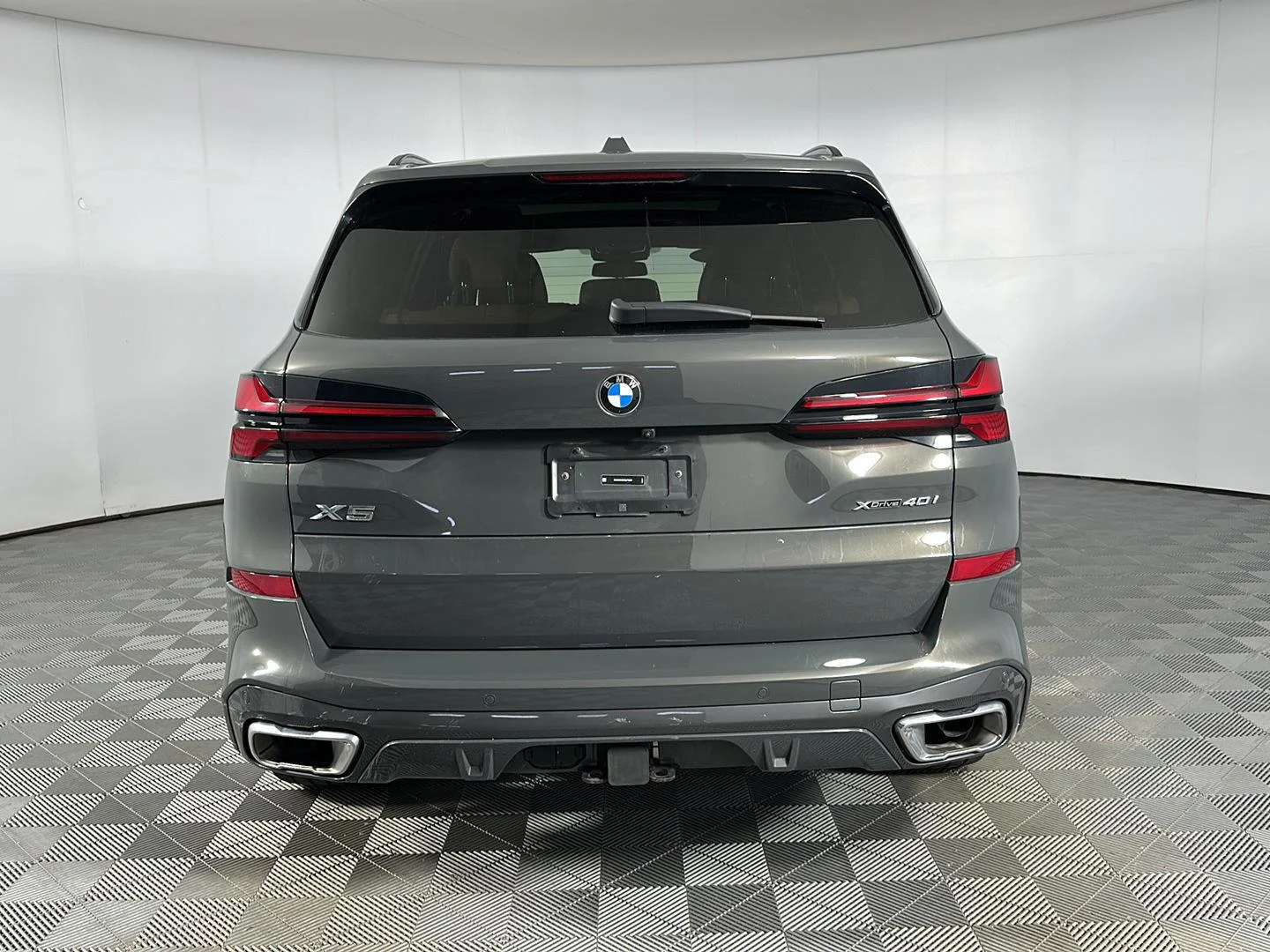 Used 2024 Dravit Grey Metallic BMW xDrive40i image 23