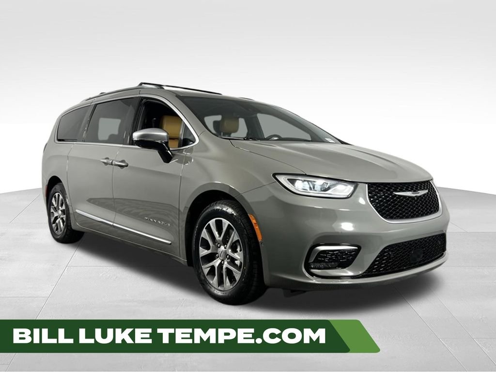 2023 Chrysler Pacifica Hybrid Pinnacle Hybrid's photo