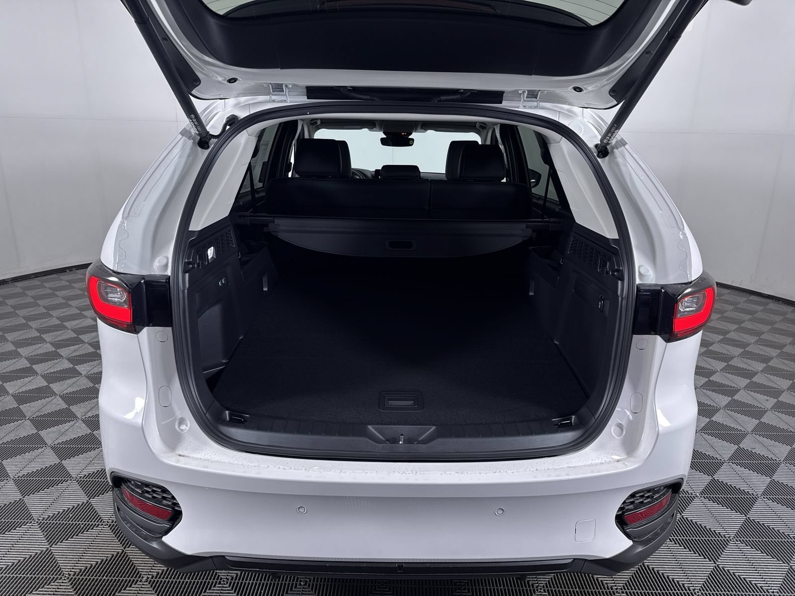 New 2026 Rhodium White Premium Mazda 3.3 Turbo Preferred image 24
