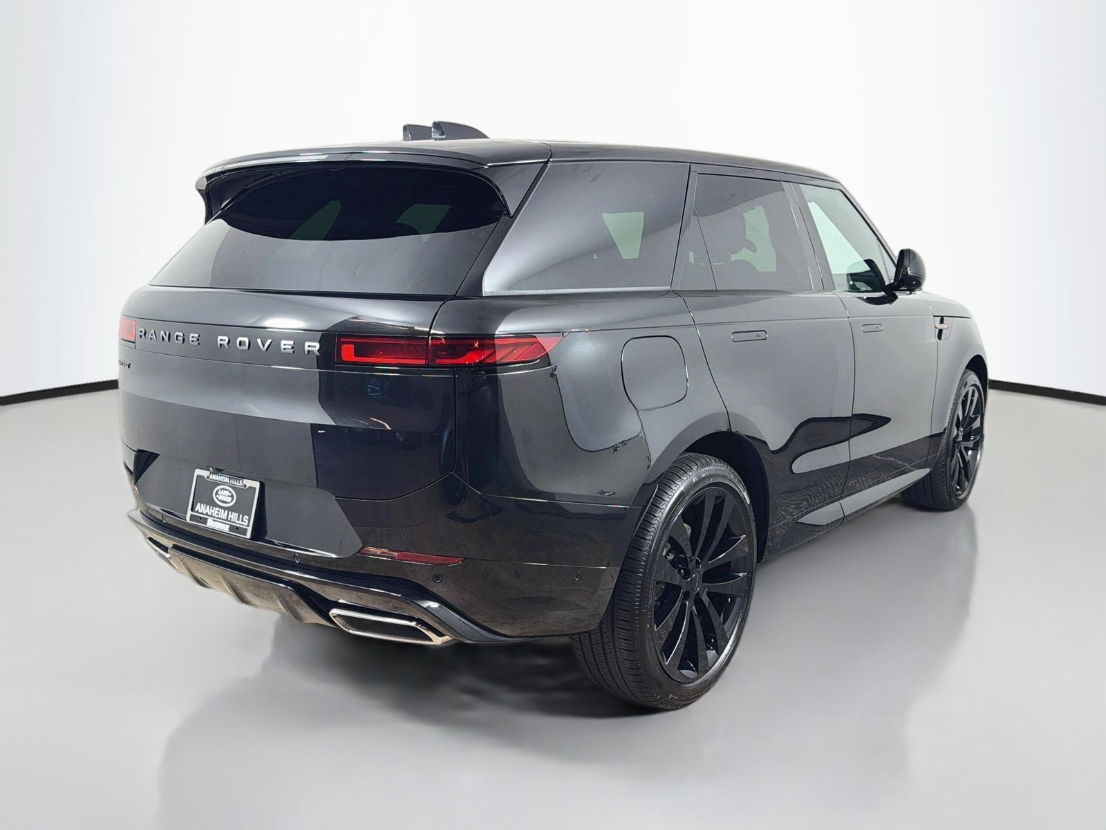 New 2027 Santorini Black LAND ROVER Dynamic SE P400 image 5