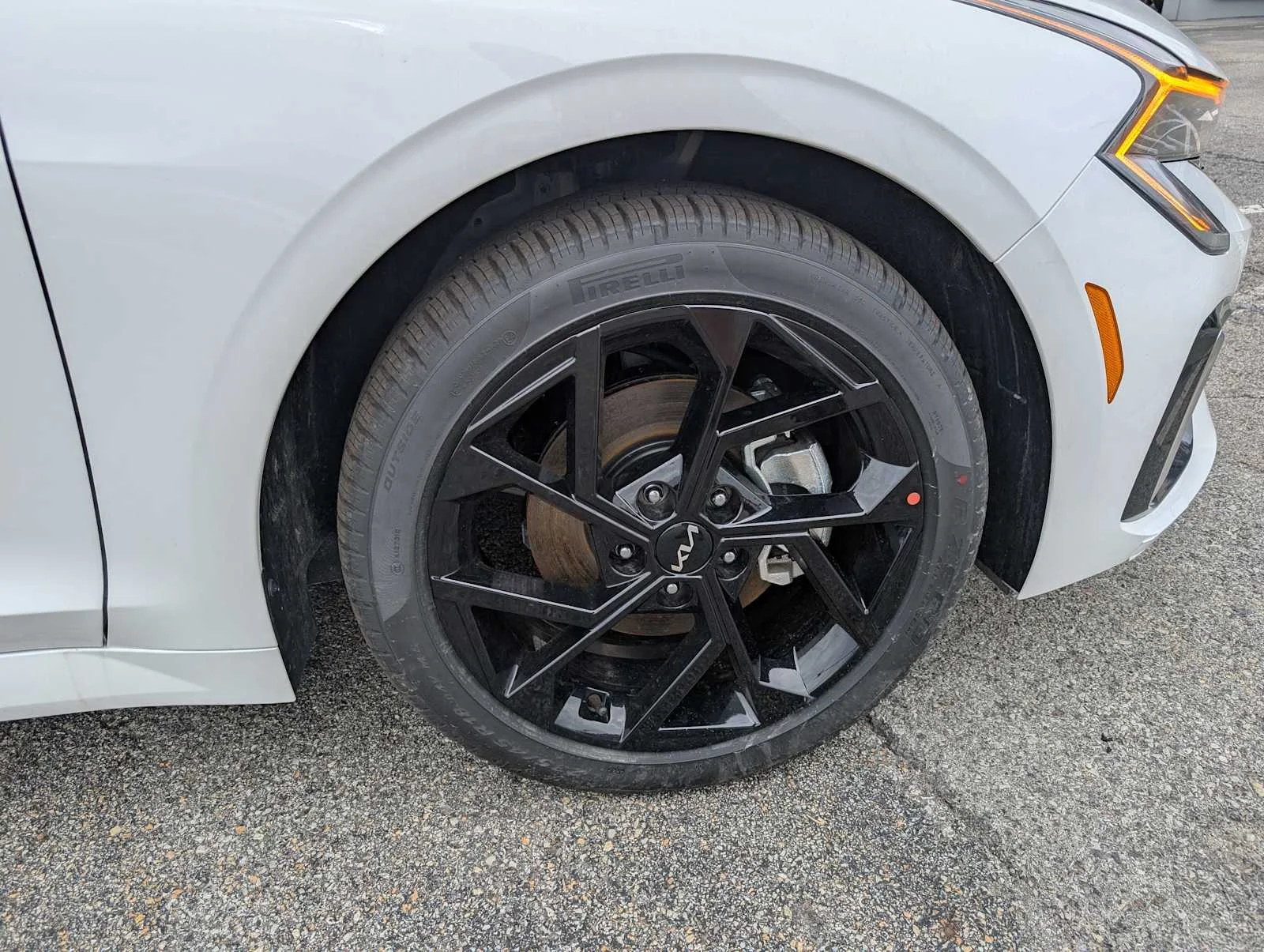 New 2026 Snow White Pearl Kia GT-Line image 3