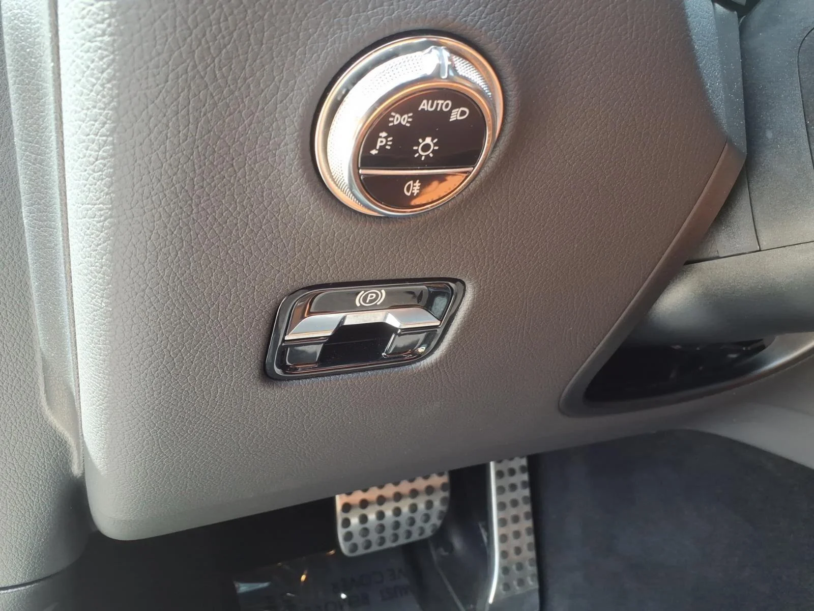 Certified Used 2025 Polar White Mercedes-Benz GLC 300 image 25