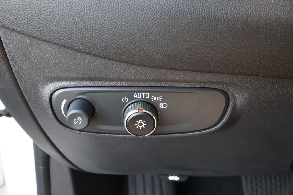 Used 2024 Summit White Chevrolet LT image 14