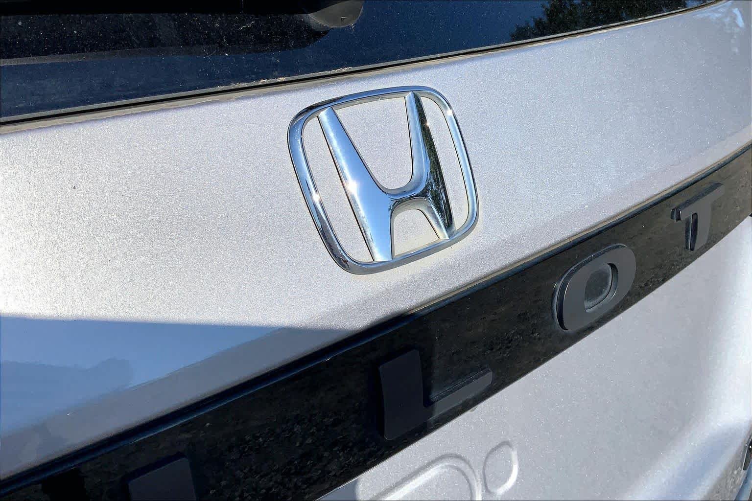 Used 2025 Lunar Silver Metallic Honda TrailSport image 33