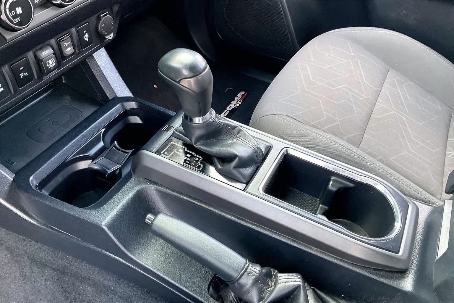 Used 2018  Toyota SR5 image 15