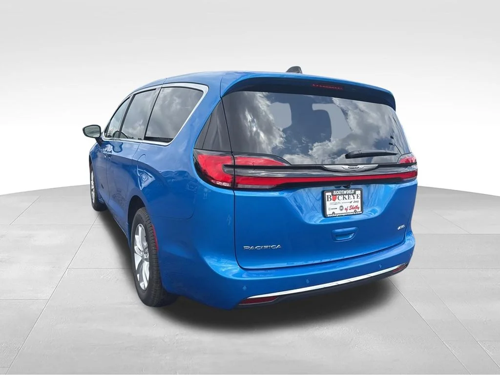 New 2026 Hydro Blue Pearl-Coat Exterior Paint Chrysler Select image 7