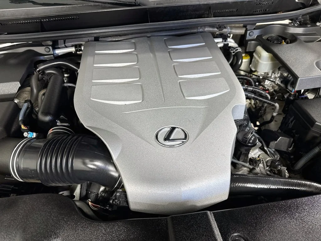 Used 2016 White Lexus 460 image 41