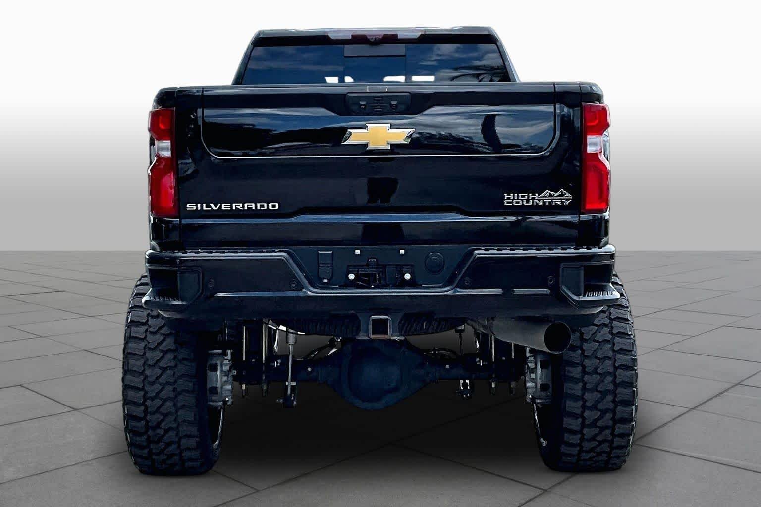 Used 2022 Mosaic Black Metallic Chevrolet High Country image 5