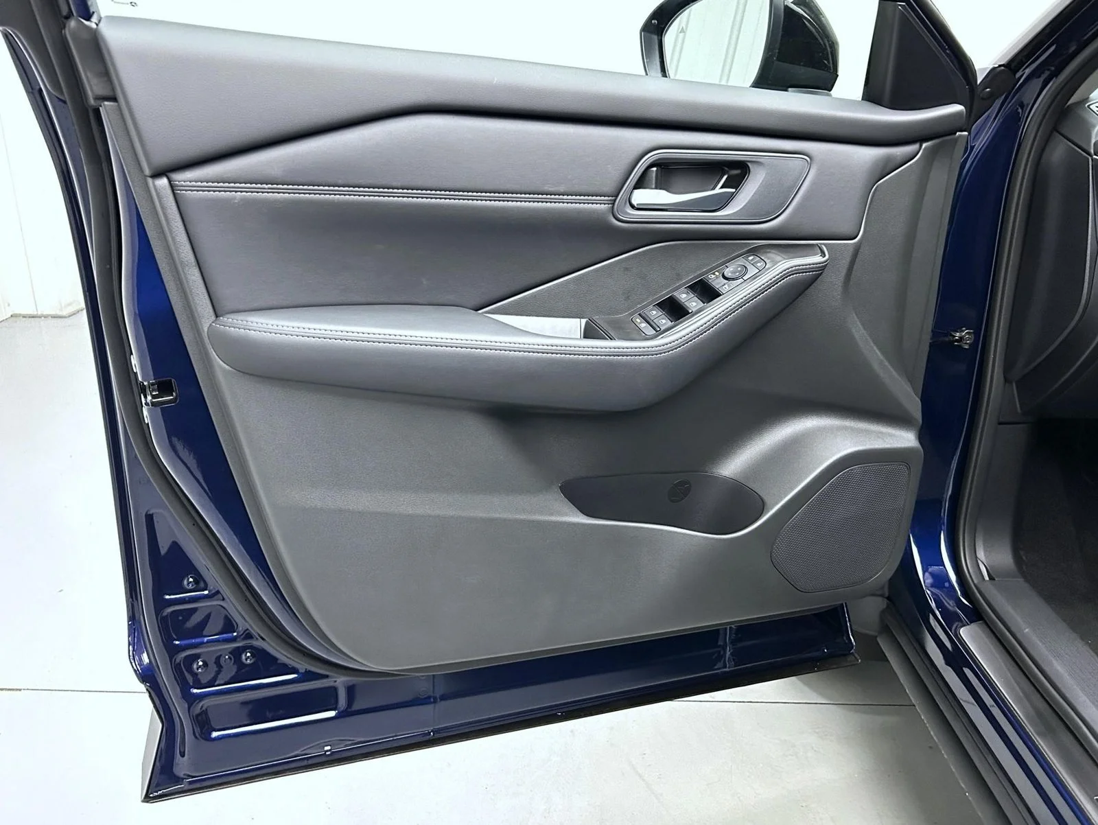 New 2027  Nissan Dark Armor image 9
