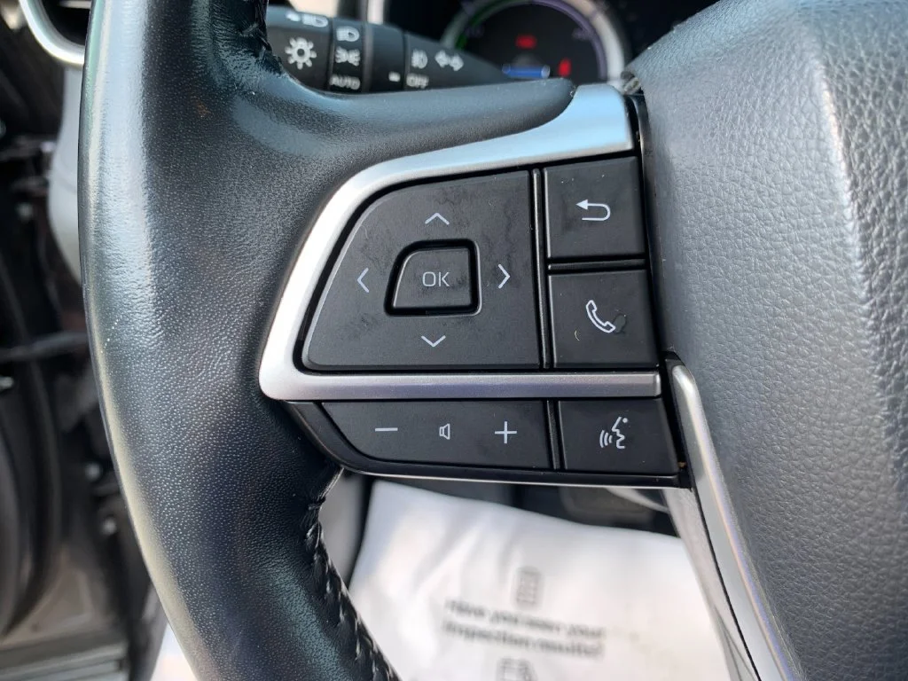Used 2022 Gray Toyota XLE image 28