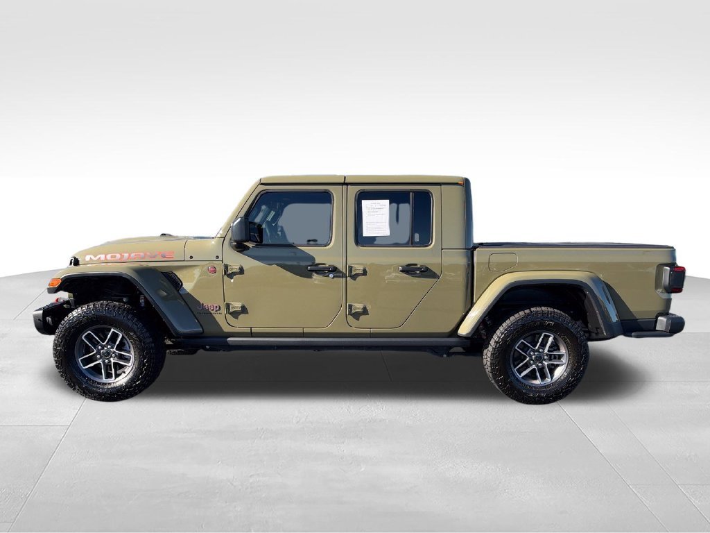 Used 2025 Green Jeep Mojave image 2