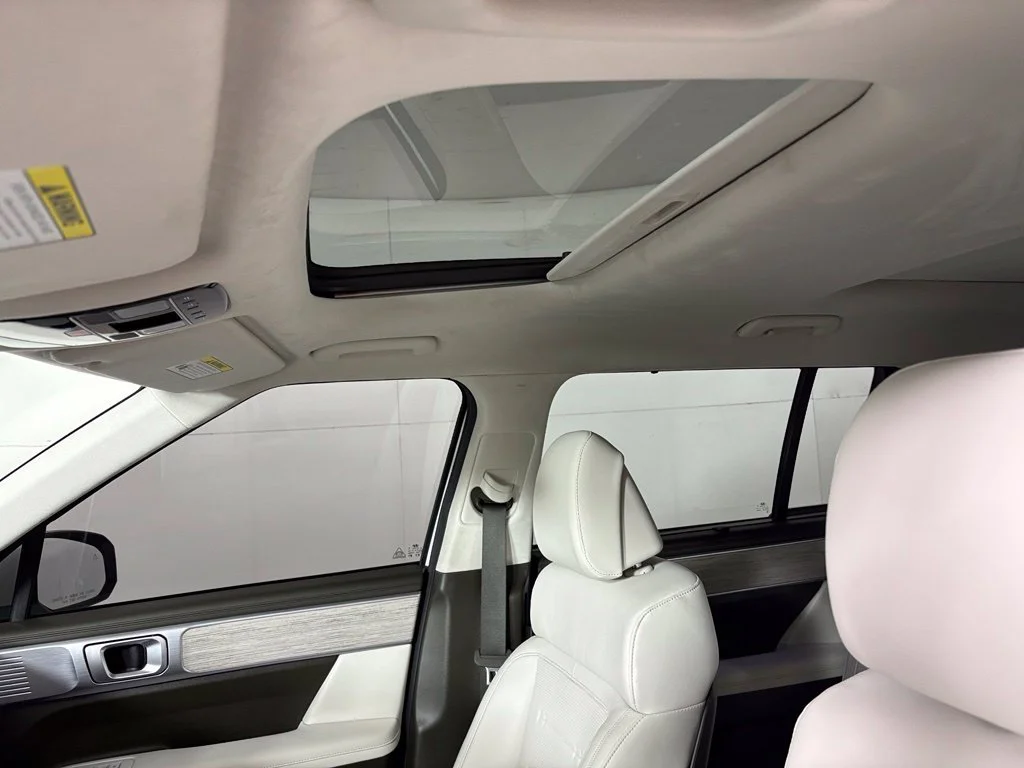 Used 2024 White Hyundai Calligraphy image 36
