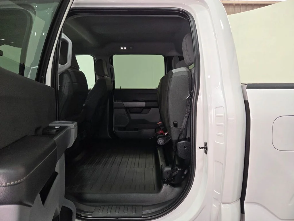 Used 2023 White Ford XLT image 17