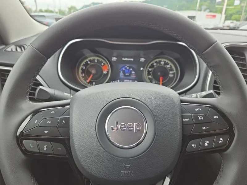 Used 2023 Black Jeep Altitude image 11