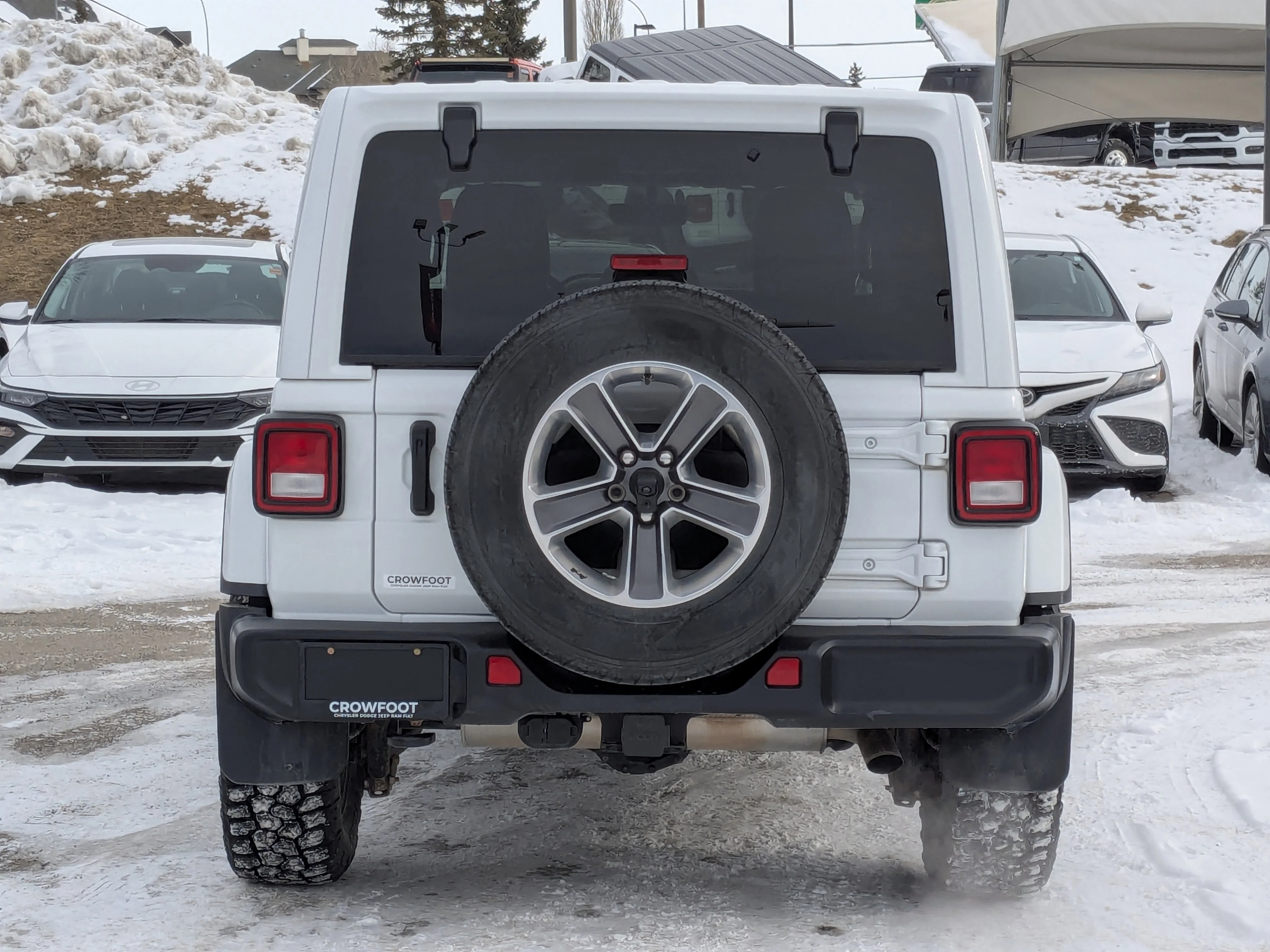 Used 2022 White Jeep Unlimited Sahara - Cold Weather Grp - Leather - Alpine Audio - Remote Start & More image 6