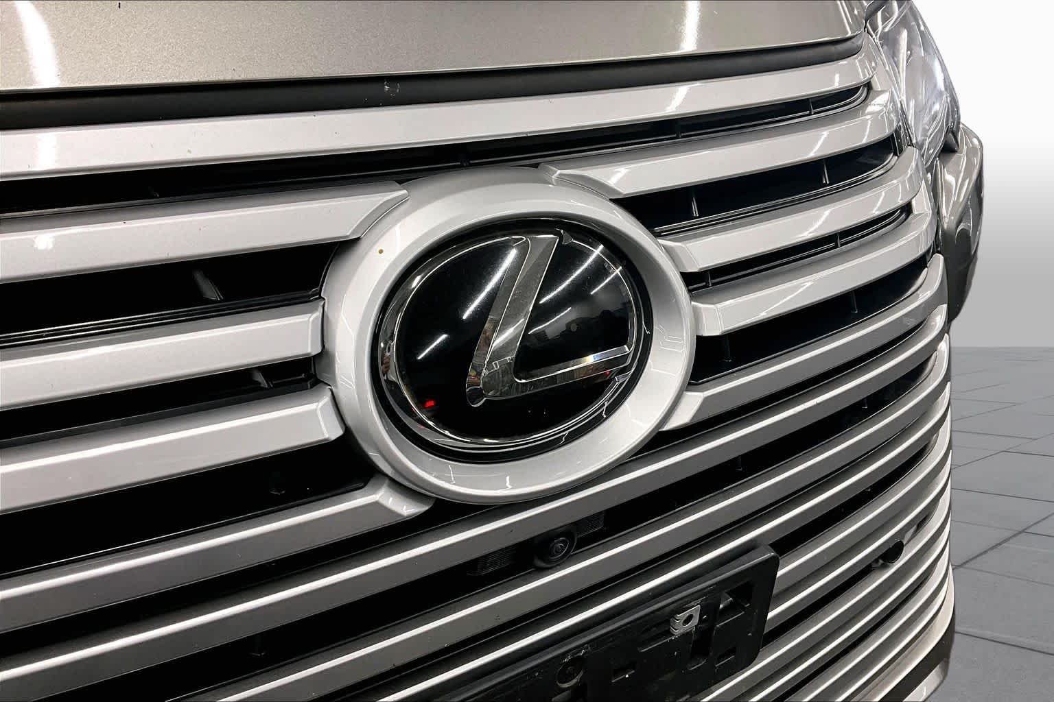 Used 2022 Atomic Silver Lexus Luxury image 28