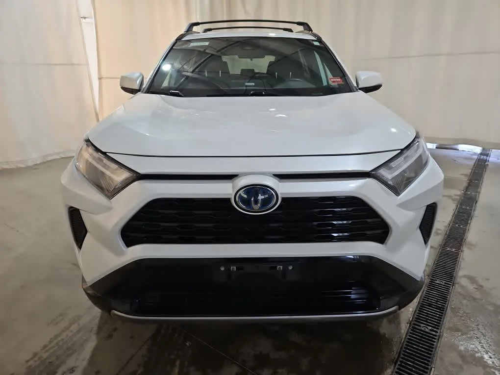 Used 2023 Wind Chill Pearl Toyota Hybrid SE image 9